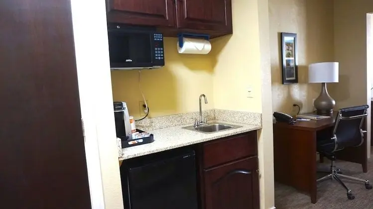 Süit, 1 En Büyük (King) Boy Yatak ve Çekyat, Sigara İçilmez (1 Person Sofa Bed)