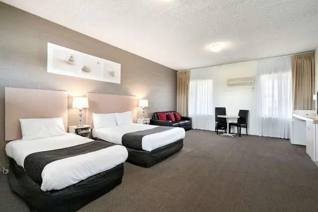 Standard Süit (1 Queen Bed & 1 Twin Bed)