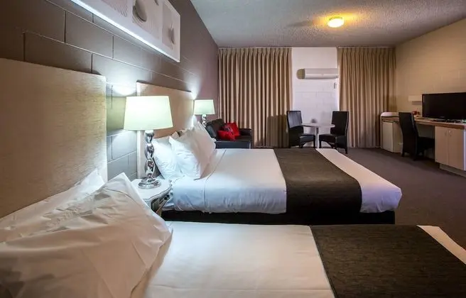 Standard Süit (1 Queen Bed & 1 Twin Bed)