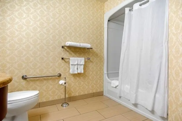 Standard Oda, 1 Büyük (Queen) Boy Yatak ve Çekyat, Engellilere Uygun, Sigara İçilmez