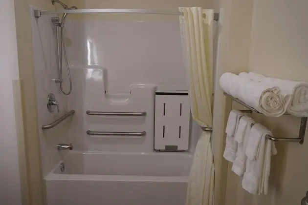 Oda, 2 Büyük (Queen) Boy Yatak, Engellilere Uygun, Sigara İçilmez