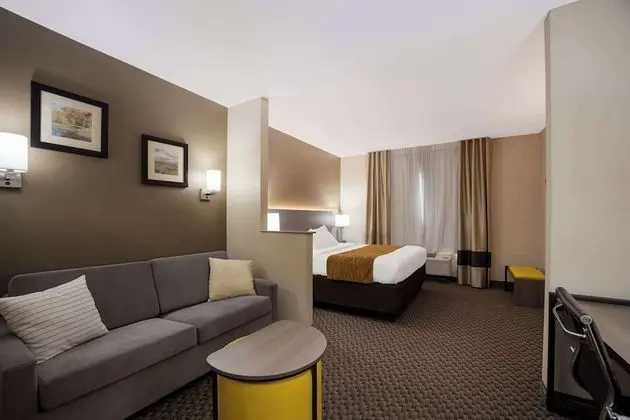 Süit, 1 En Büyük (King) Boy Yatak ve Çekyat, Engellilere Uygun, Sigara İçilmez