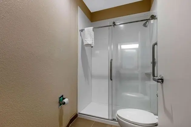 1 King Bed, Suite, Nonsmoking, Upgrade