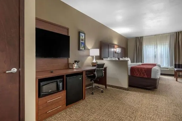 2 Queen Beds, Suite, Nonsmoking, Upgrade