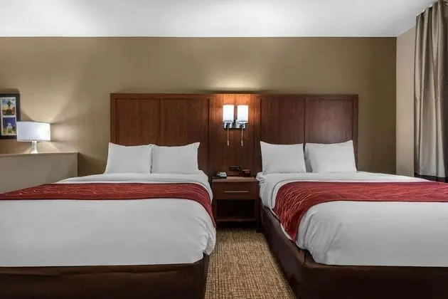 2 Queen Beds, Suite, Nonsmoking, Upgrade