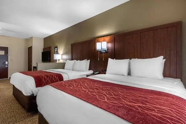 2 Queen Beds, Suite, Nonsmoking, Upgrade