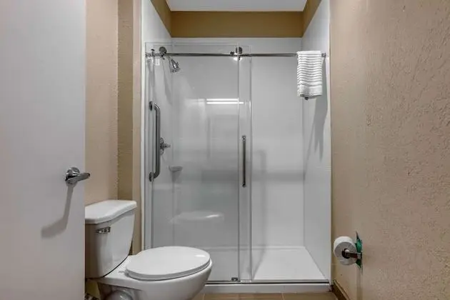 2 Queen Beds, Suite, Nonsmoking, Upgrade