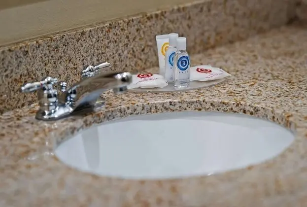 Süit, 1 En Büyük (King) Boy Yatak ve Çekyat, Sigara İçilmez, Buzdolabı