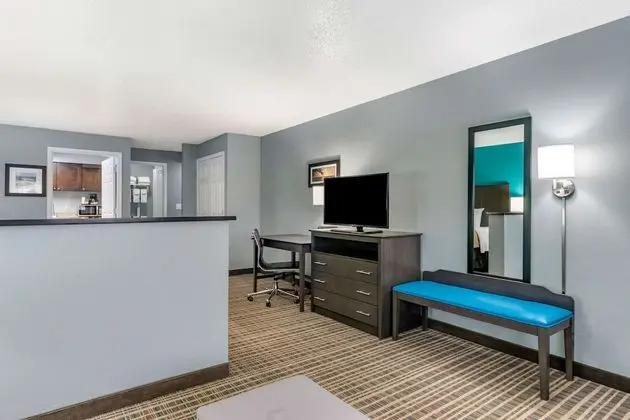 Süit, Birden Çok Yatak, Sigara İçilmez, Mutfak (2 Queen Beds, 1 Sofa Bed)