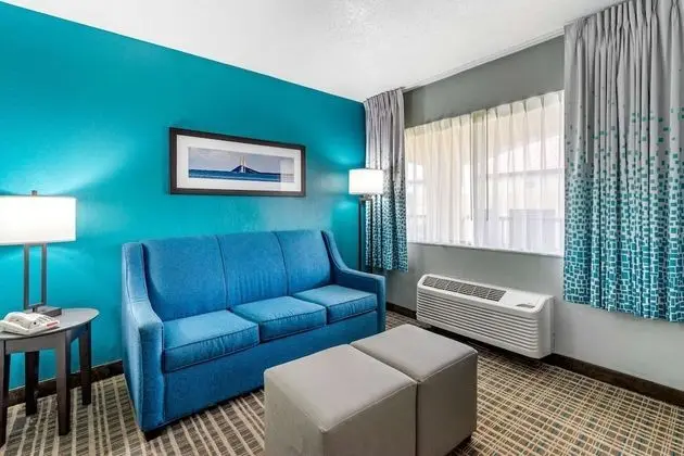 Süit, Birden Çok Yatak, Sigara İçilmez, Mutfak (2 Queen Beds, 1 Sofa Bed)