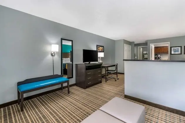 Süit, Birden Çok Yatak, Sigara İçilmez, Mutfak (2 Queen Beds, 1 Sofa Bed)
