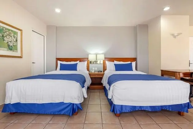 Süit, 2 Çift Kişilik Yatak, Sigara İçilmez