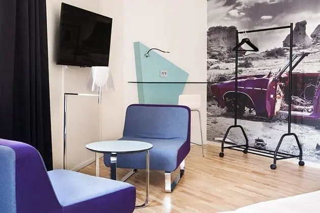 Family Room with 2 Single Beds