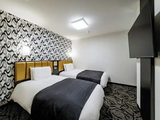 İki Ayrı Yataklı Oda, Sigara İçilmez