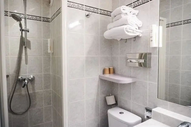 Family Tek Büyük Yataklı Oda