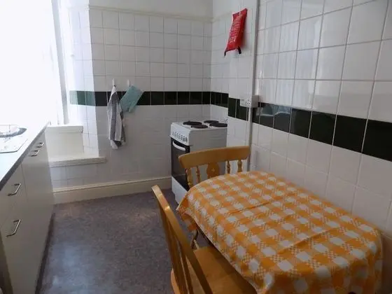 Tek Büyük Yataklı Oda, Ortak Banyo (1)