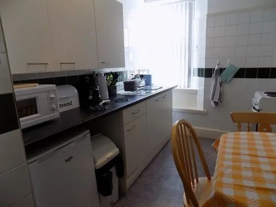 Tek Büyük Yataklı Oda, Ortak Banyo (1)