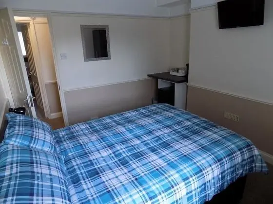 Tek Büyük Yataklı Oda, Ortak Banyo (2)