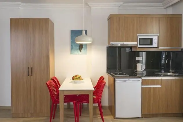 Apartment, Şehir Manzaralı