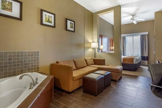 Süit, 1 En Büyük (King) Boy Yatak ve Çekyat, Engellilere Uygun, Sigara İçilmez