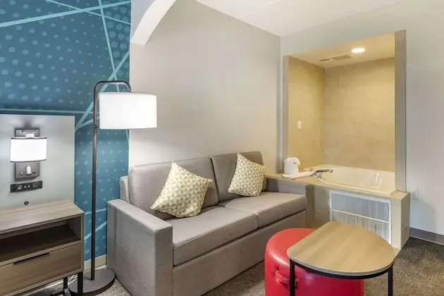 Süit, 1 En Büyük (King) Boy Yatak, Sigara İçilmez, Sıcak Su Küveti