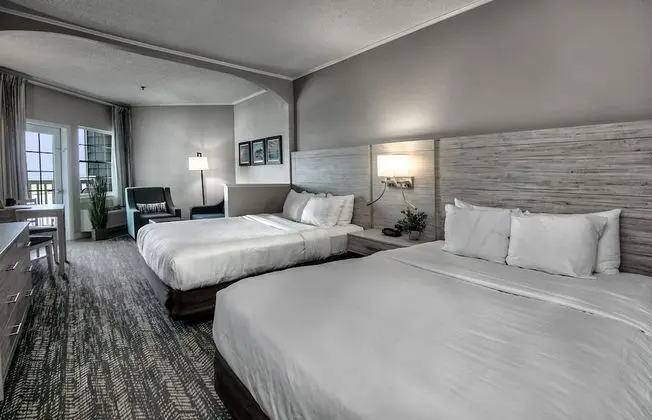 Direct Bay Front Double Queen Suite - Bayfront