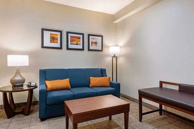 Oda, 1 En Büyük (King) Boy Yatak ve Çekyat, Engellilere Uygun, Sigara İçilmez (2 Person Sofa Bed)
