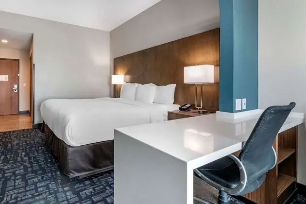 1 King Bed, Suite, Nonsmoking, Accessible