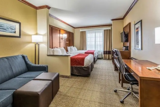 Standard Süit, Sigara İçilmez (2 Queen Beds & 1 Sofa Bed)