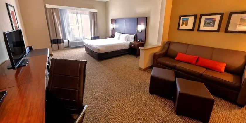 Süit, 1 En Büyük (King) Boy Yatak ve Çekyat, Engellilere Uygun, Sigara İçilmez
