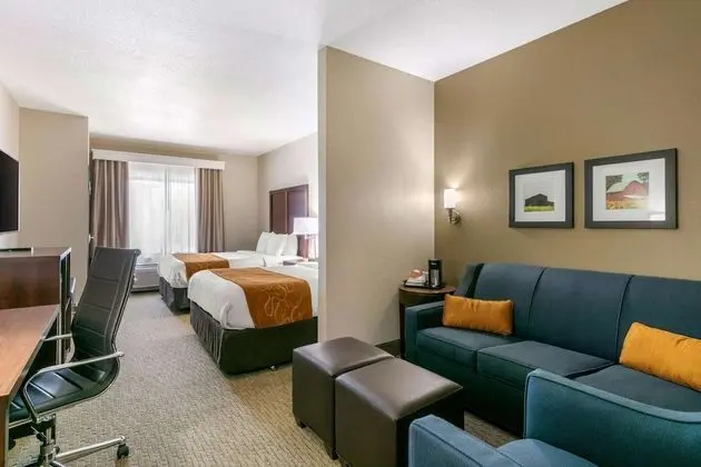Two Queen Beds Suite - Non-Smoking.