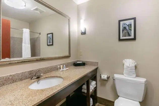Two Queen Beds Suite - Non-Smoking.