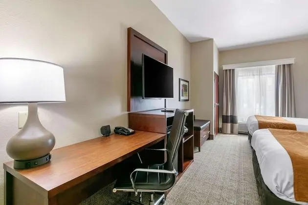 Two Queen Beds Suite - Non-Smoking.