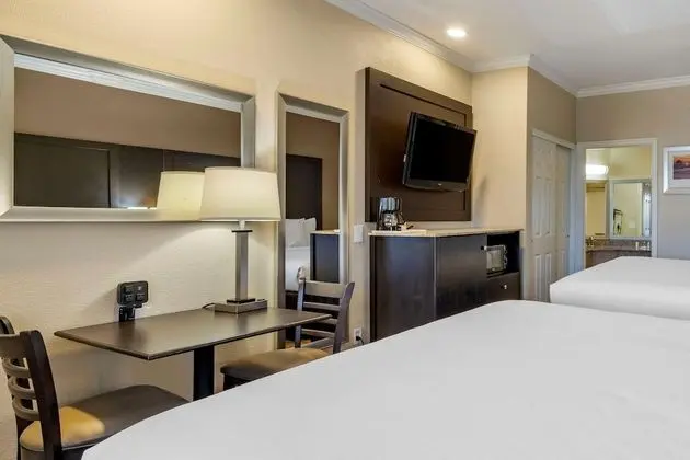 Standard Room, Two King Beds, Non Smoking