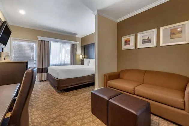 Suite, One King Bed with Sofabed, Balcony, Whirlpool, Non Smoking