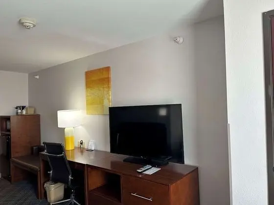 Süit, 1 En Büyük (King) Boy Yatak ve Çekyat, Engellilere Uygun, Sigara İçilmez