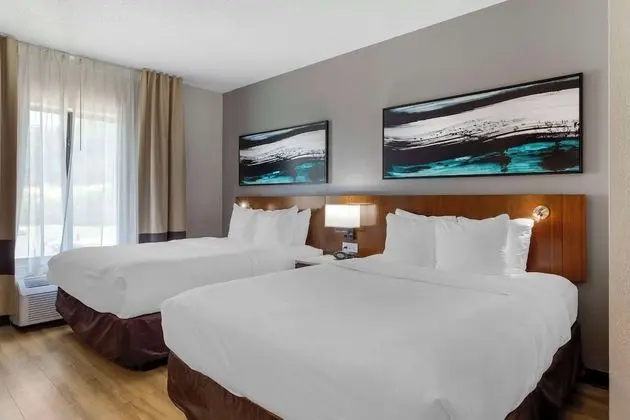 Suite, 2 Queen Beds with Sofa Bed