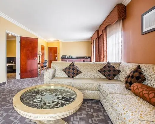 Superior Süit, 1 En Büyük (King) Boy Yatak ve Çekyat, Sigara İçilmez (Living Room, Hot Tub)