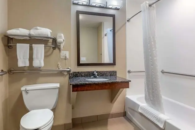 Standard Oda, 1 Büyük (Queen) Boy Yatak, Engellilere Uygun, Sigara İçilmez (Bathtub)