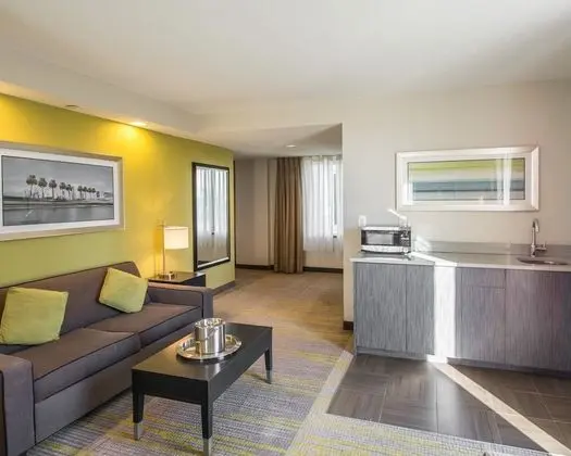 Suite, Two Queen and One Sofa Bed, Non Smoking
