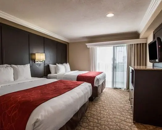 Family Suite, 2 Queen Beds with Sofabed, Non Smoking