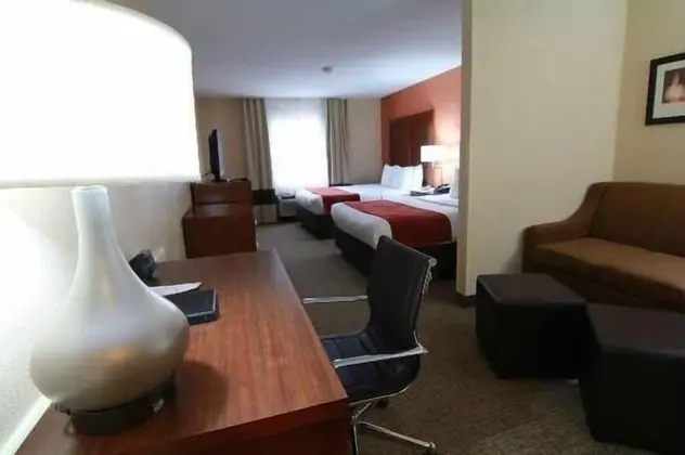 Süit (2 Queen bed with Sofabed, Non Smoking)