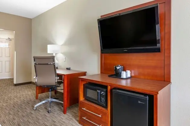 Süit, Engellilere Uygun, Sigara İçilmez (2 Queen Beds & 1 Sofa Bed)