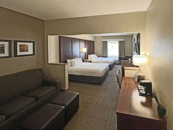 Süit, Sigara İçilmez (2 Queen Beds, 2 Person Sofa bed)
