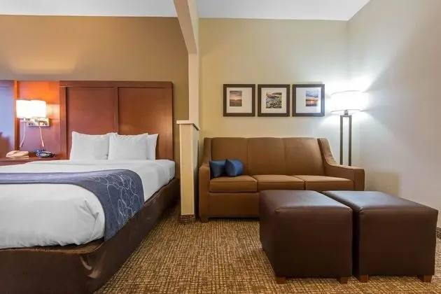 Süit (2 Queen Beds and  1 Sofa Bed )