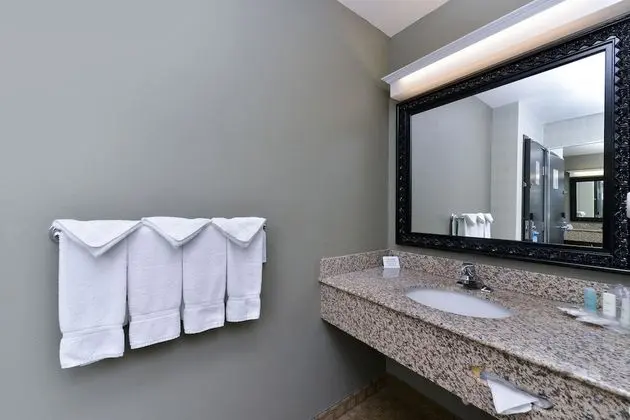 Süit, Sigara İçilmez (2 Queen Beds & 1 Sofa Bed)