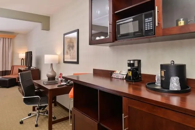 Süit, Sigara İçilmez (2 Queen Beds & 1 Sofa Bed)