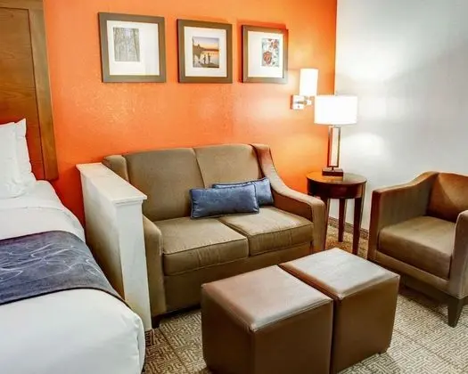 Süit, Sigara İçilmez (2 Queen Beds with Sofa bed)