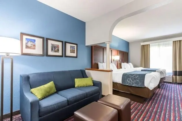 Süit, Birden Çok Yatak, Sigara İçilmez (2 Queen, 2 Person Sofa Bed)