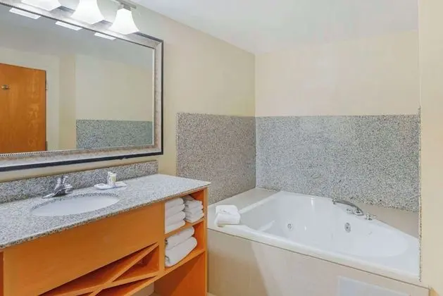 Deluxe Süit, 1 Yatak Odası, Sigara İçilmez (2 Queen Beds and Sofa Bed)